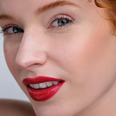 Lippenfarbe mit starker Pigmentierung und seidigem Finish